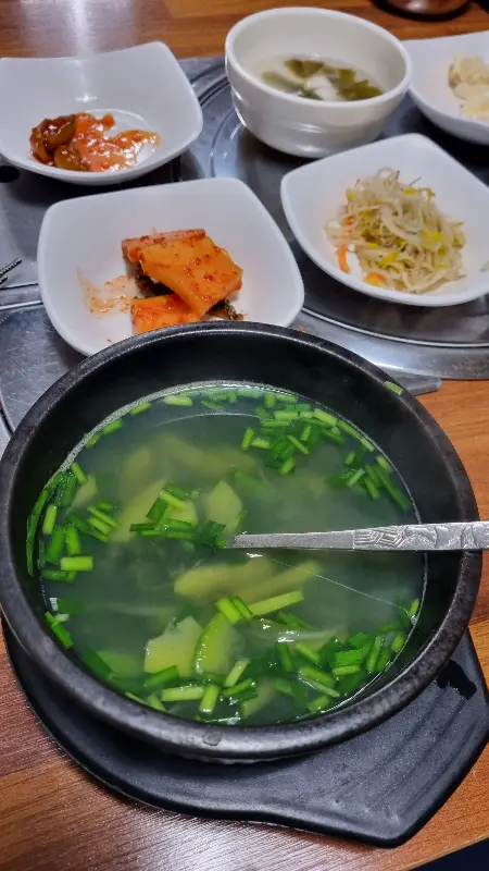 다슬기탕과 밑반찬