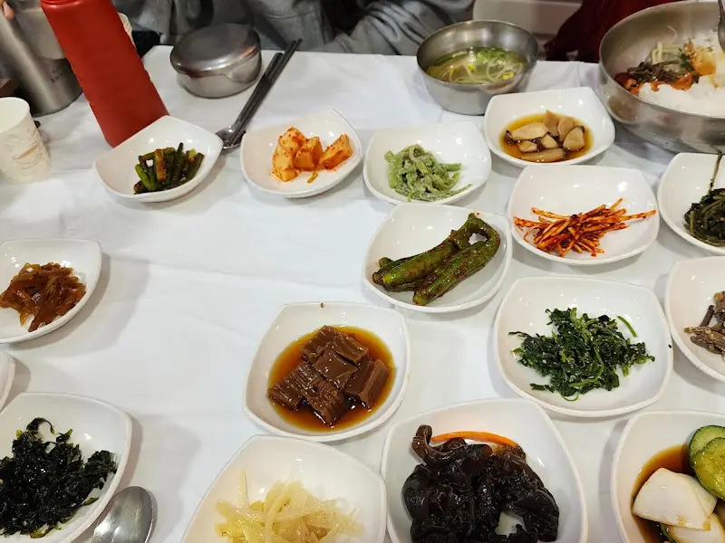 다채로운 반찬들