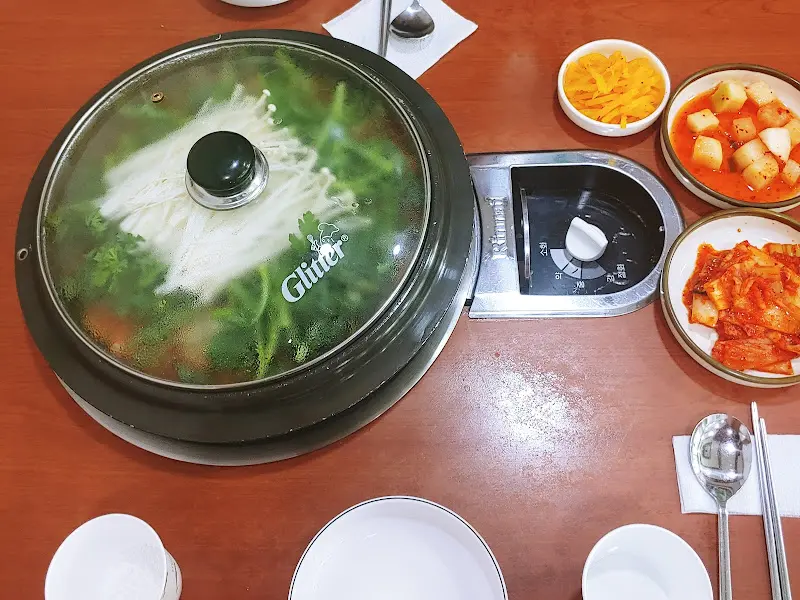 만두전골과 밑반찬