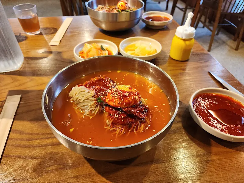 반냉면과 밑반찬