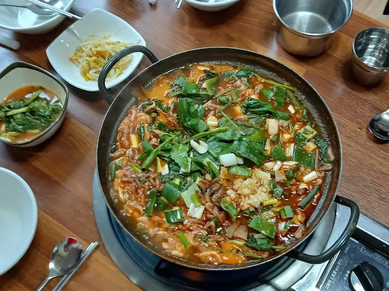 매운탕 한 상 차림