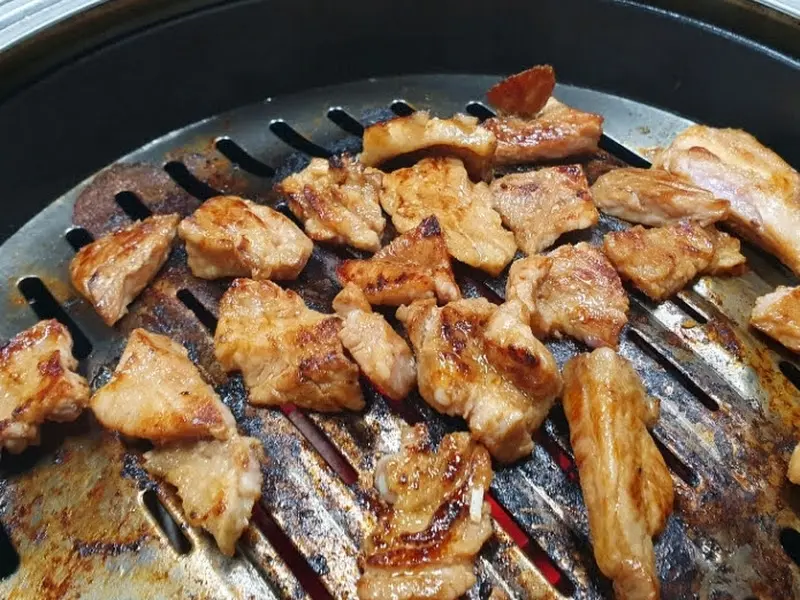 숯불에 구워지는 돼지갈비