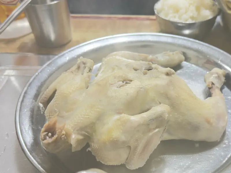 뽀얀 닭고기