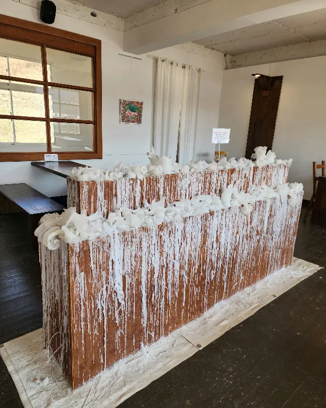 일상화카페 내부 전시물