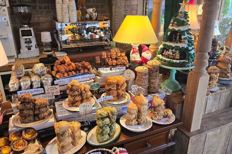 구움당 내부 진열대