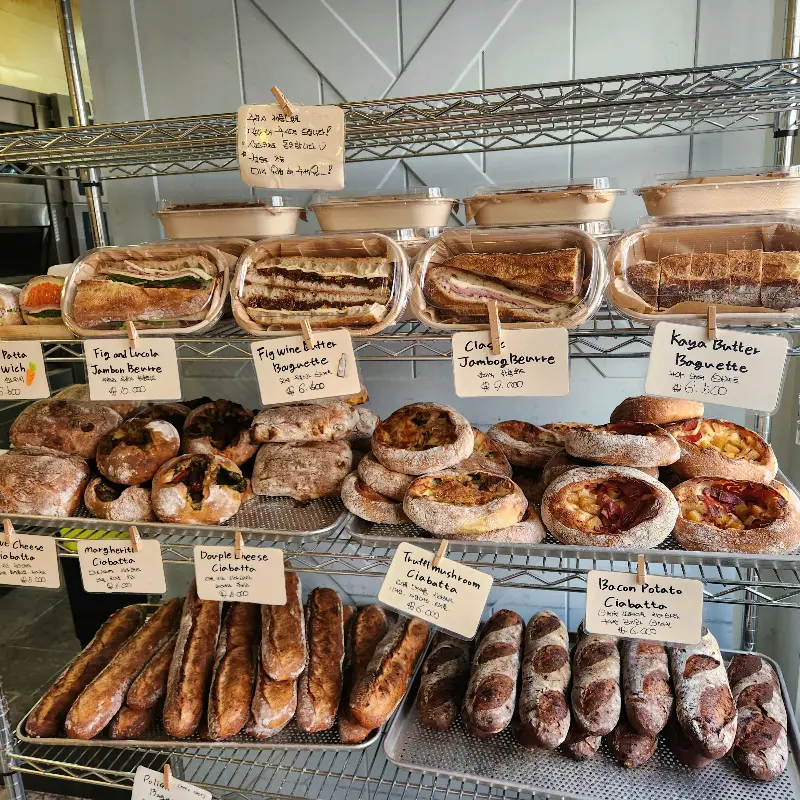 몽심 빵 진열대