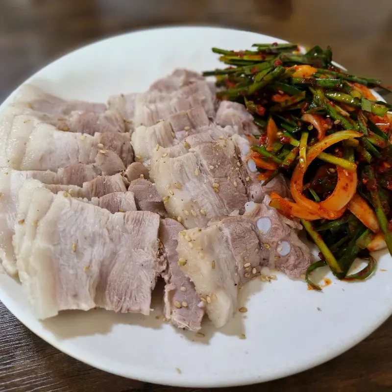 윤기가 흐르는 편육