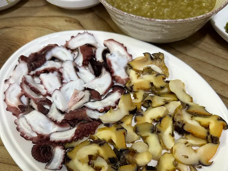 쫄깃하고 부드러운 문어숙회