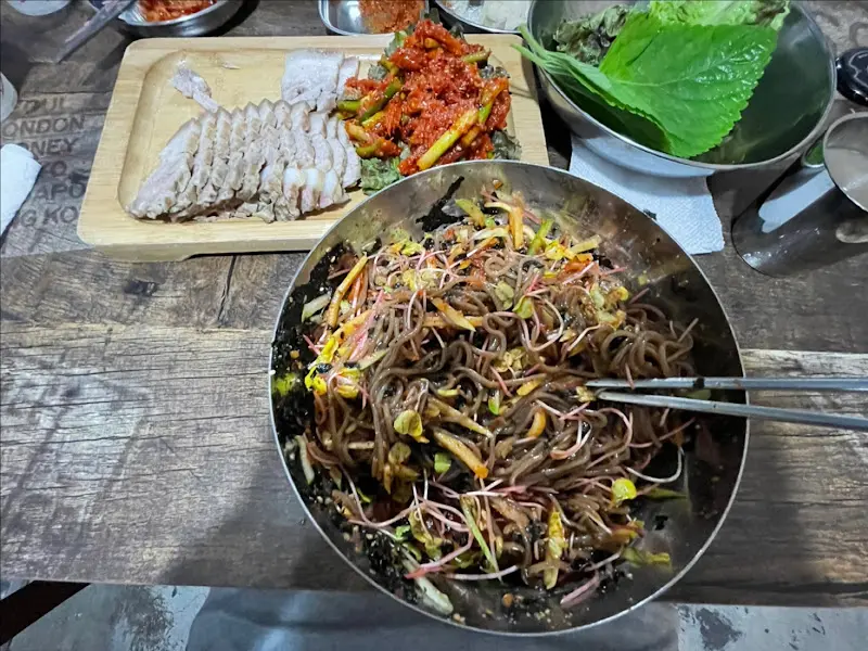 수육과 비빔막국수