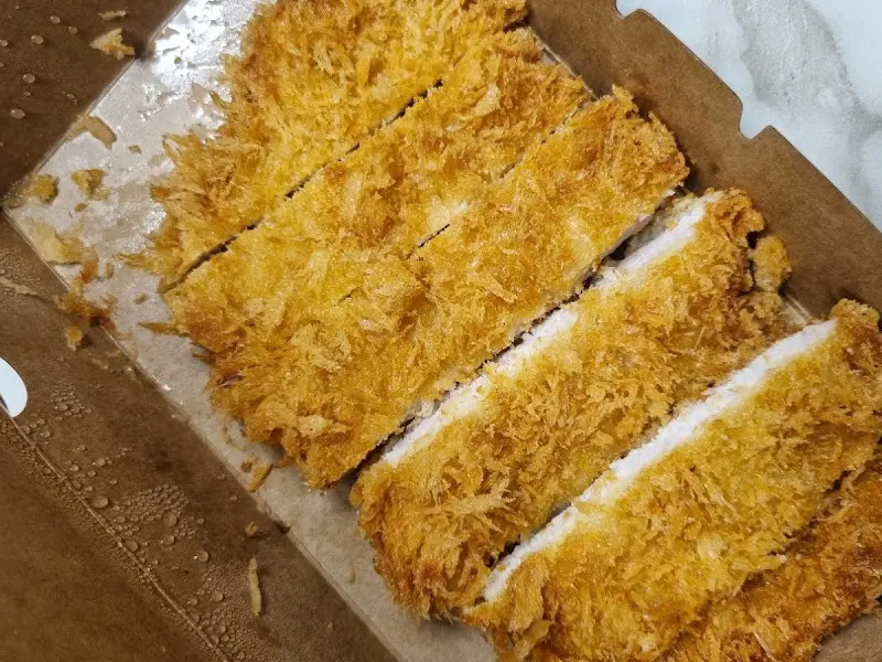 먹기 좋게 썰어져 있는 돈까스