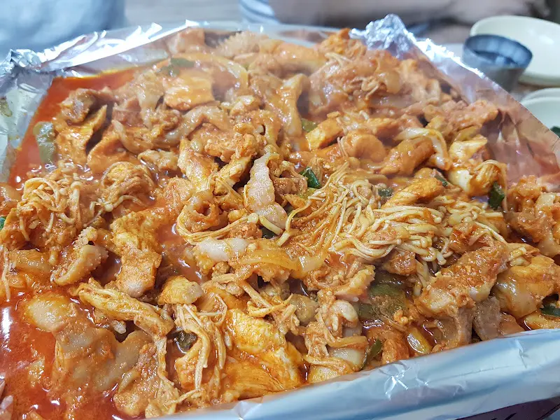 매콤한 닭주물럭의 향연