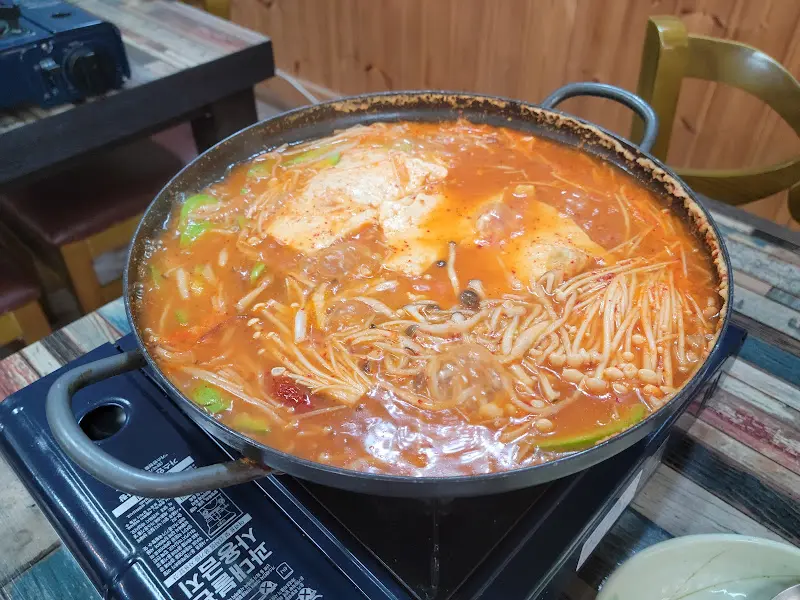 보글보글 끓는 두부전골