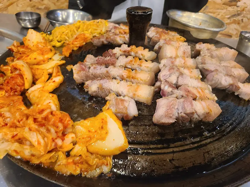 목살과 김치의 조화