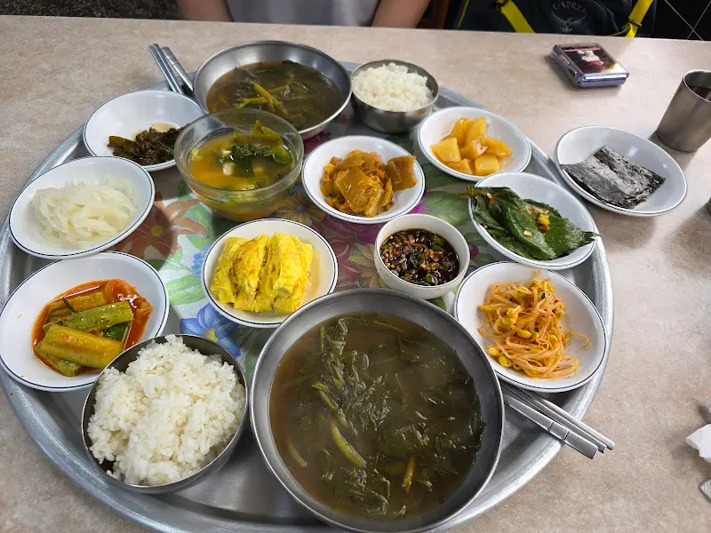 푸짐한 아욱국 백반 한 상