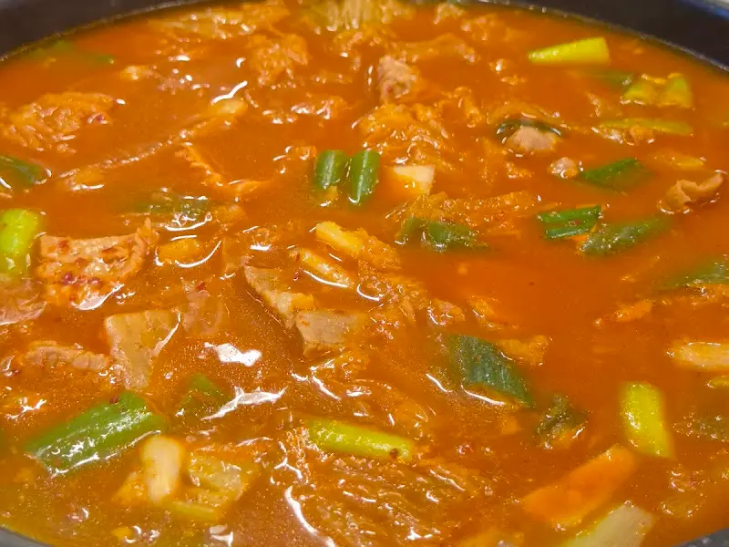 보글보글 끓는 김치전골