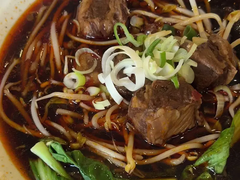 우육탕면 고기 근접샷