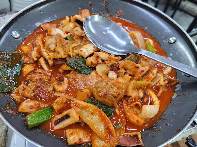 매콤달콤한 오징어볶음