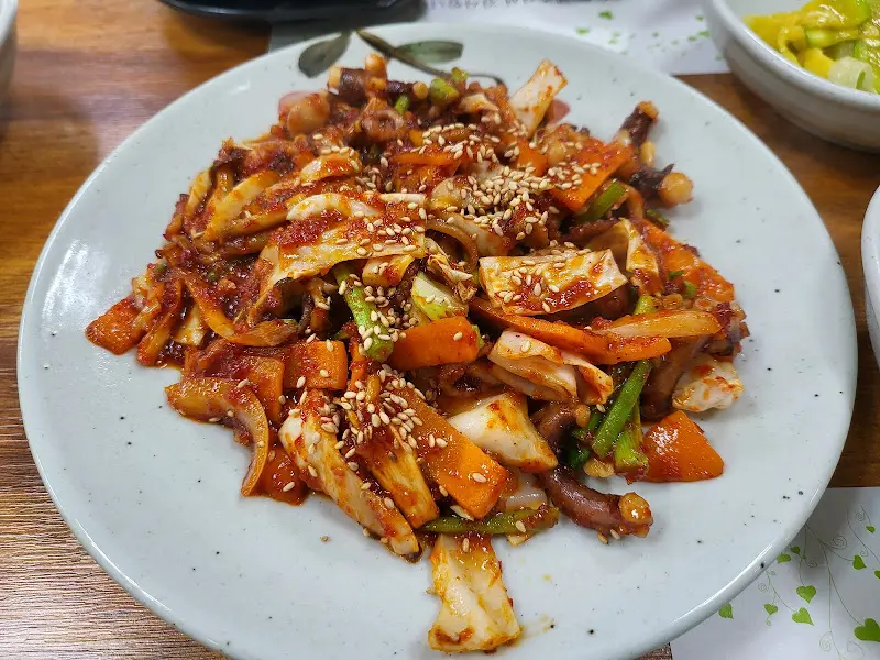 세자매 밤꽃식당의 낙지볶음