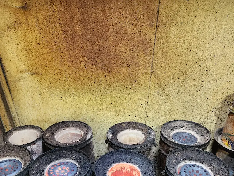 가게 한 켠에 쌓여있는 연탄