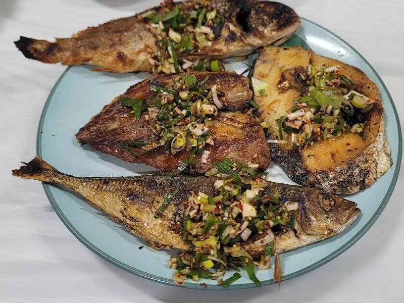 클로즈업된 생선구이