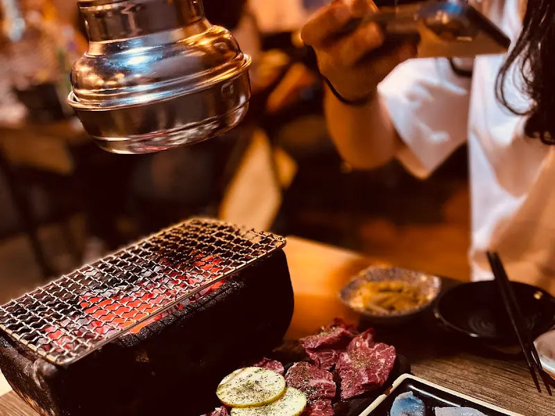 화로 위에서 익어가는 소고기