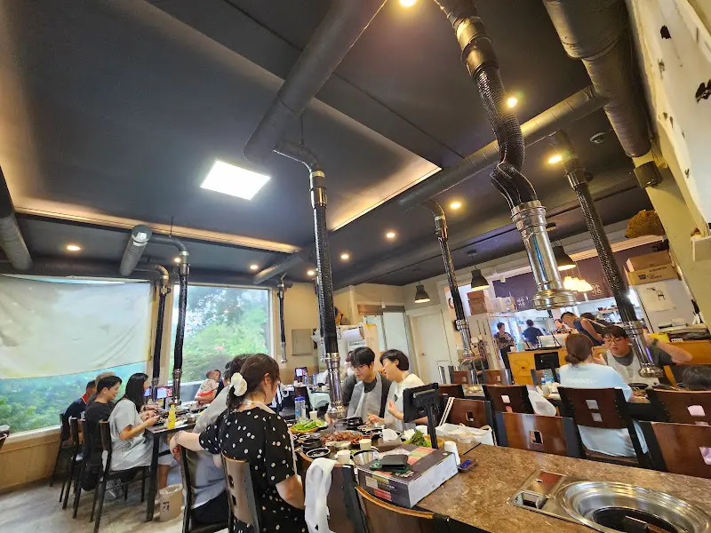 넓고 깔끔한 계수가든 내부