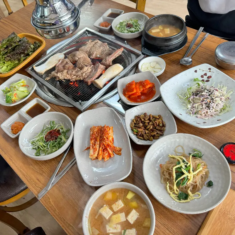 돈숯불갈비 내부