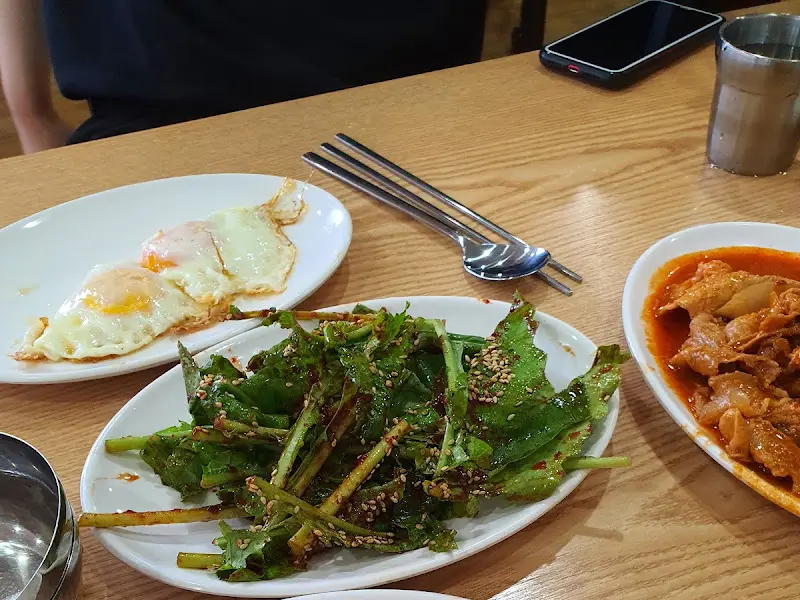 계란후라이와 제육볶음