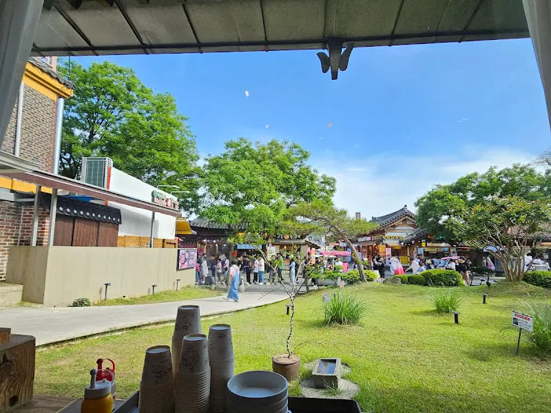 교동석갈비에서 바라본 한옥마을 풍경