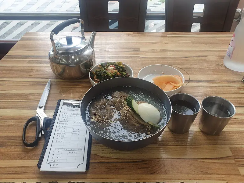 백령면옥 테이블 세팅