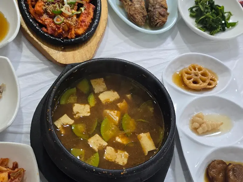 맛깔스러운 반찬들