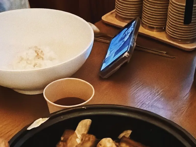 테블릿으로 주문하는 모습