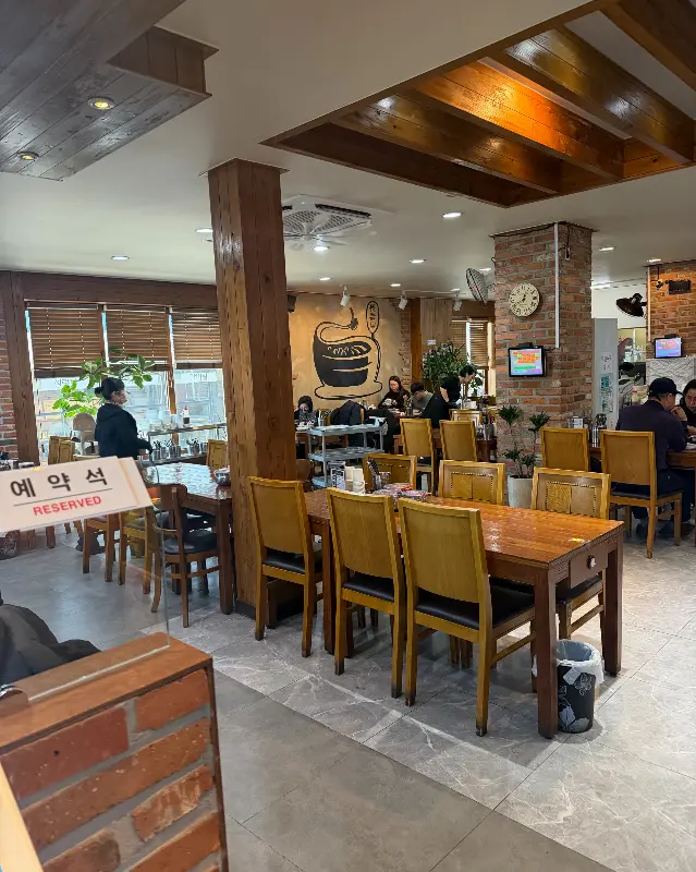 넓고 쾌적한 장수옥 내부