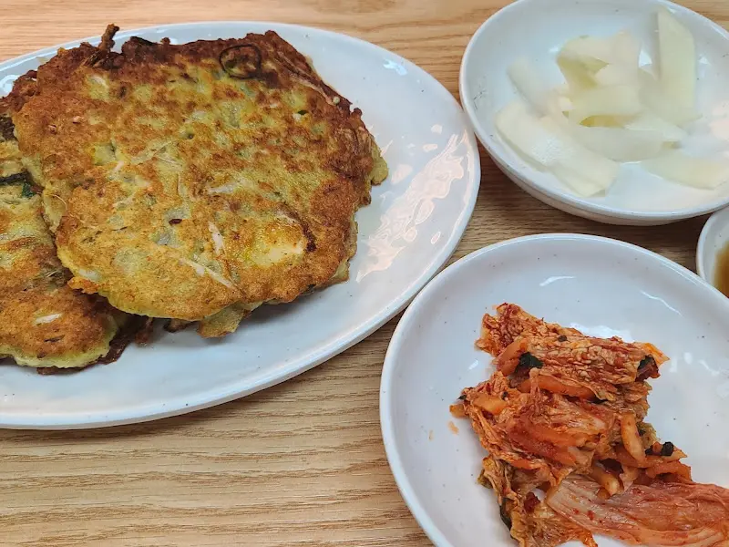 녹두빈대떡, 김치, 무생채