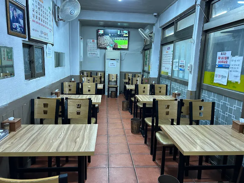 비봉식당 내부