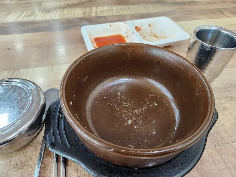 깔끔하게 비운 뚝배기