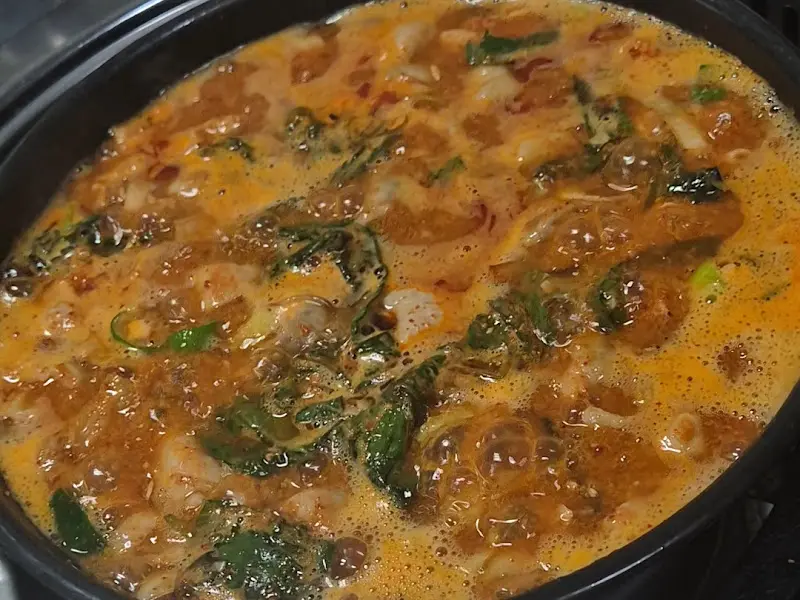 보글보글 끓는 곱창 전골