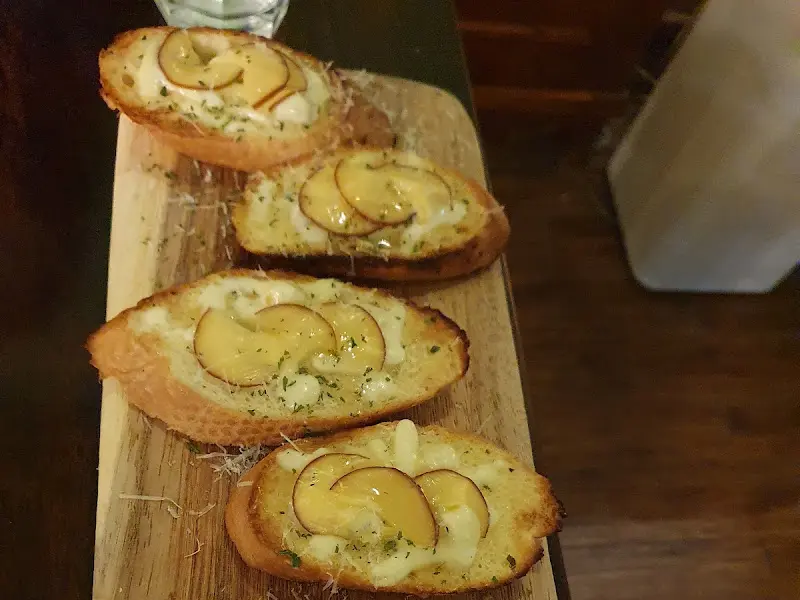 치즈 브루스케타