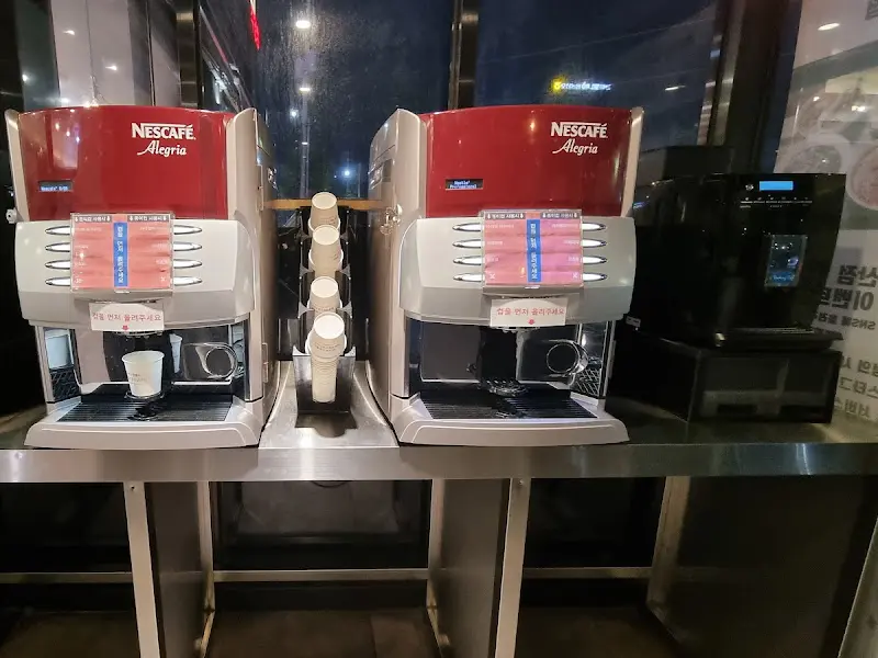 다양한 음료를 즐길 수 있는 공간