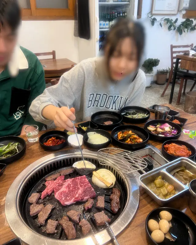 섬진강식당 내부