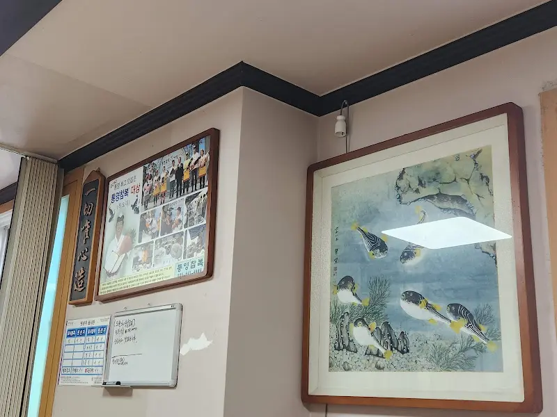 가게 내부 액자