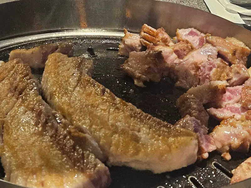 노릇노릇 익어가는 삼겹살