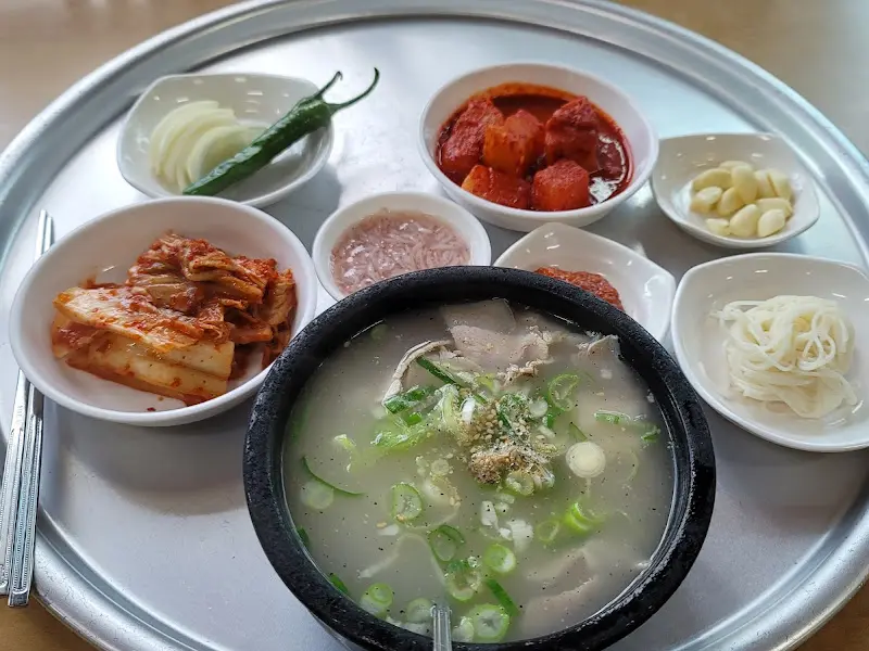국밥 한 상 전체 사진