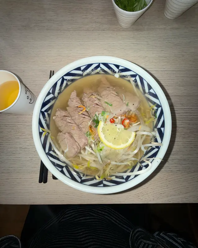 깔끔하게 비워진 쌀국수 그릇