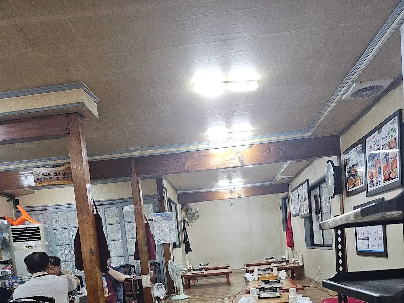 바다집 내부 테이블