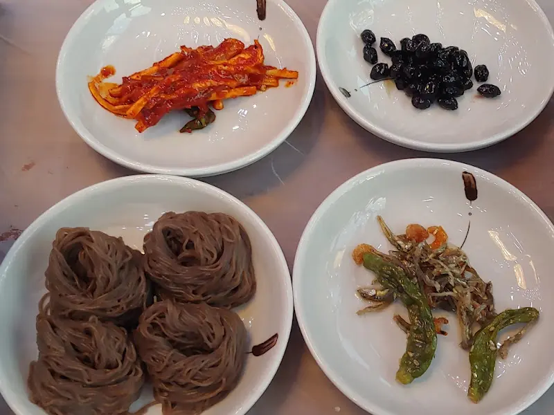 다양한 종류의 밑반찬