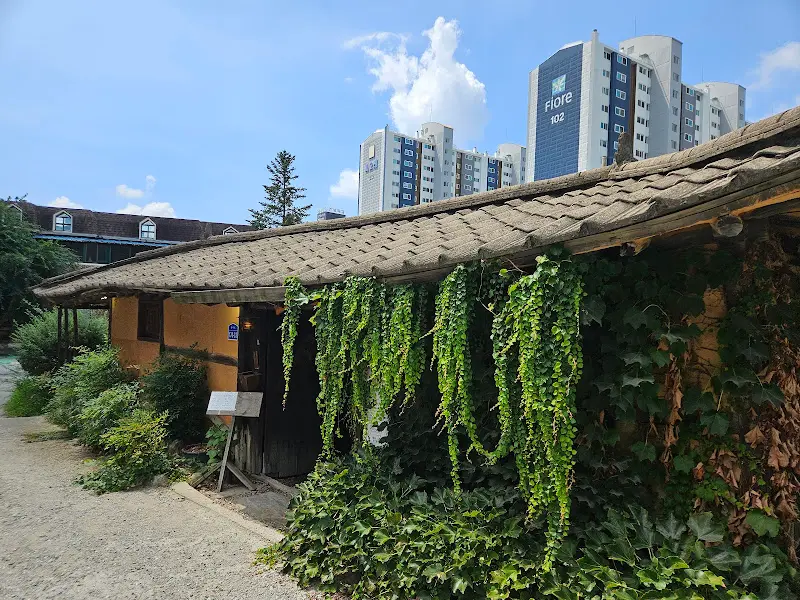 생생이두부보쌈 외부