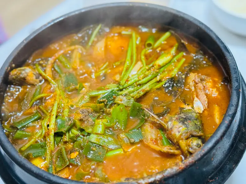 메기 매운탕의 깊고 진한 국물