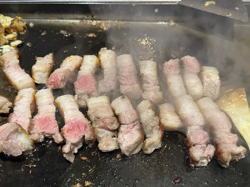 삼겹살 굽는 모습