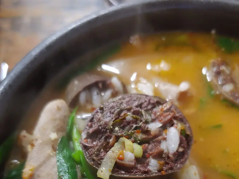 피순대의 단면, 촘촘하게 박힌 속재료가 신선함을 드러낸다.